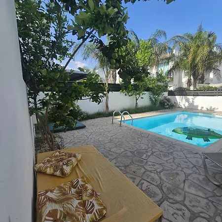 Villa Trendy 34 Larnaca, Píla