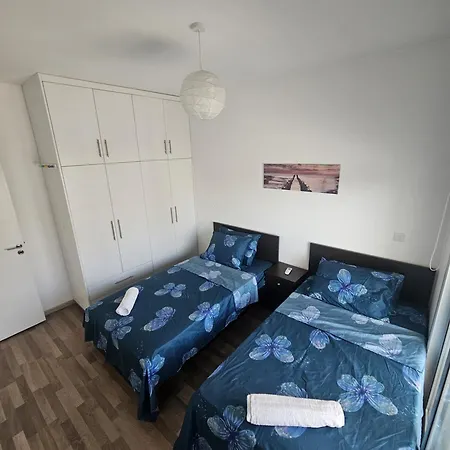 Villa Trendy 34 Larnaca, *