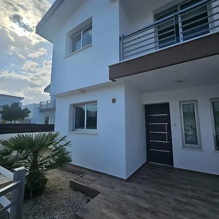 Trendy 34 Larnaca, Пила