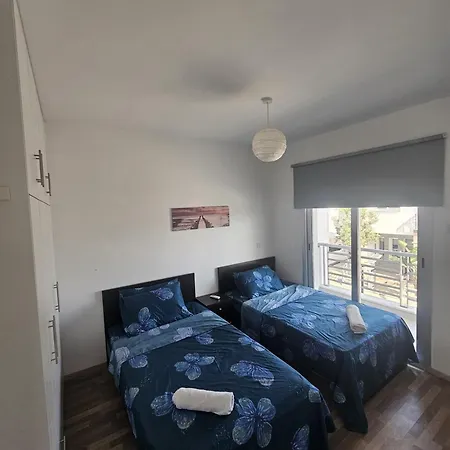 Villa Trendy 34 Larnaca, *