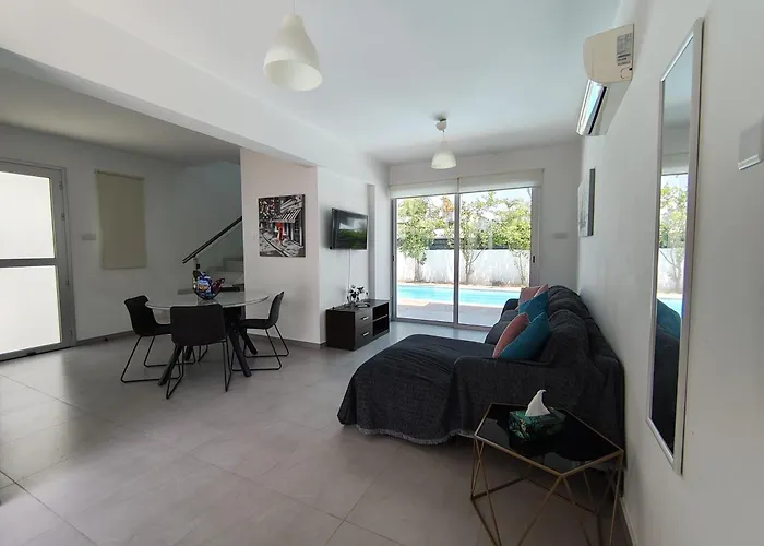 Trendy 34 Larnaca, Vila